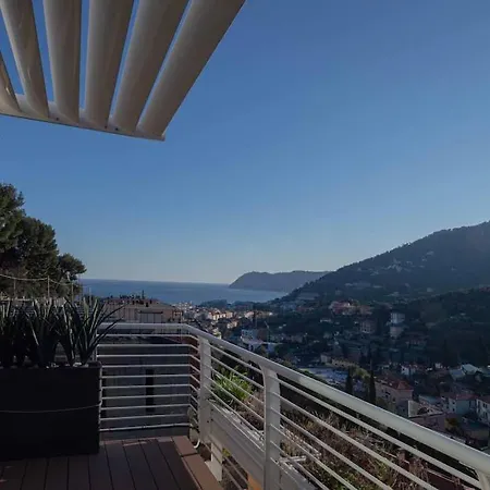 Exclusive With Sea View 아파트